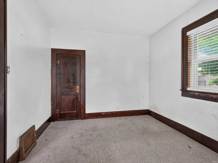 915 W Ensley Avenue, Auburn, IN 46706 - #3