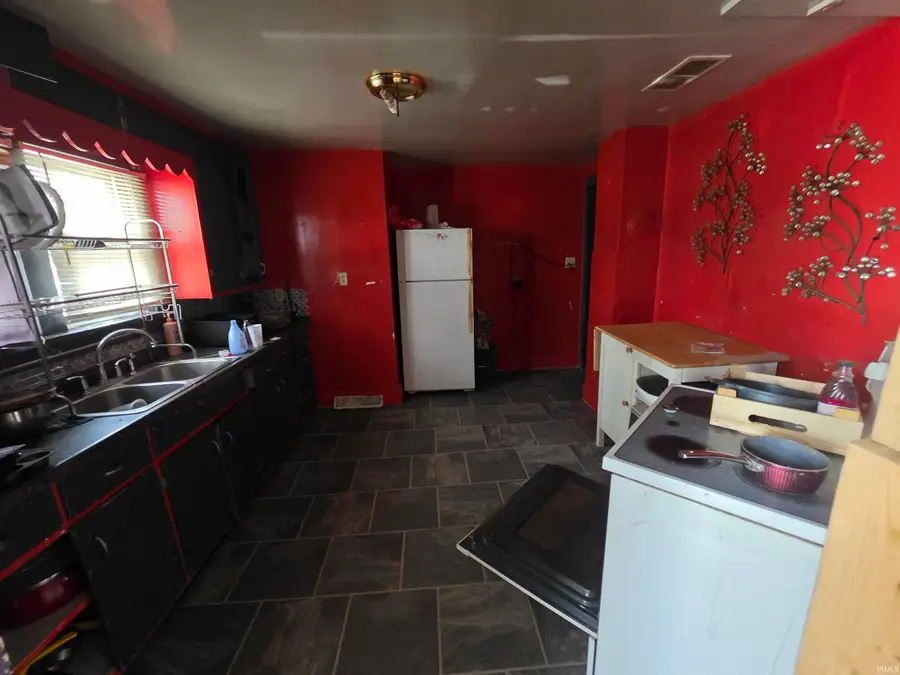 1007 N 6th Street, Goshen, IN 46528 - #3