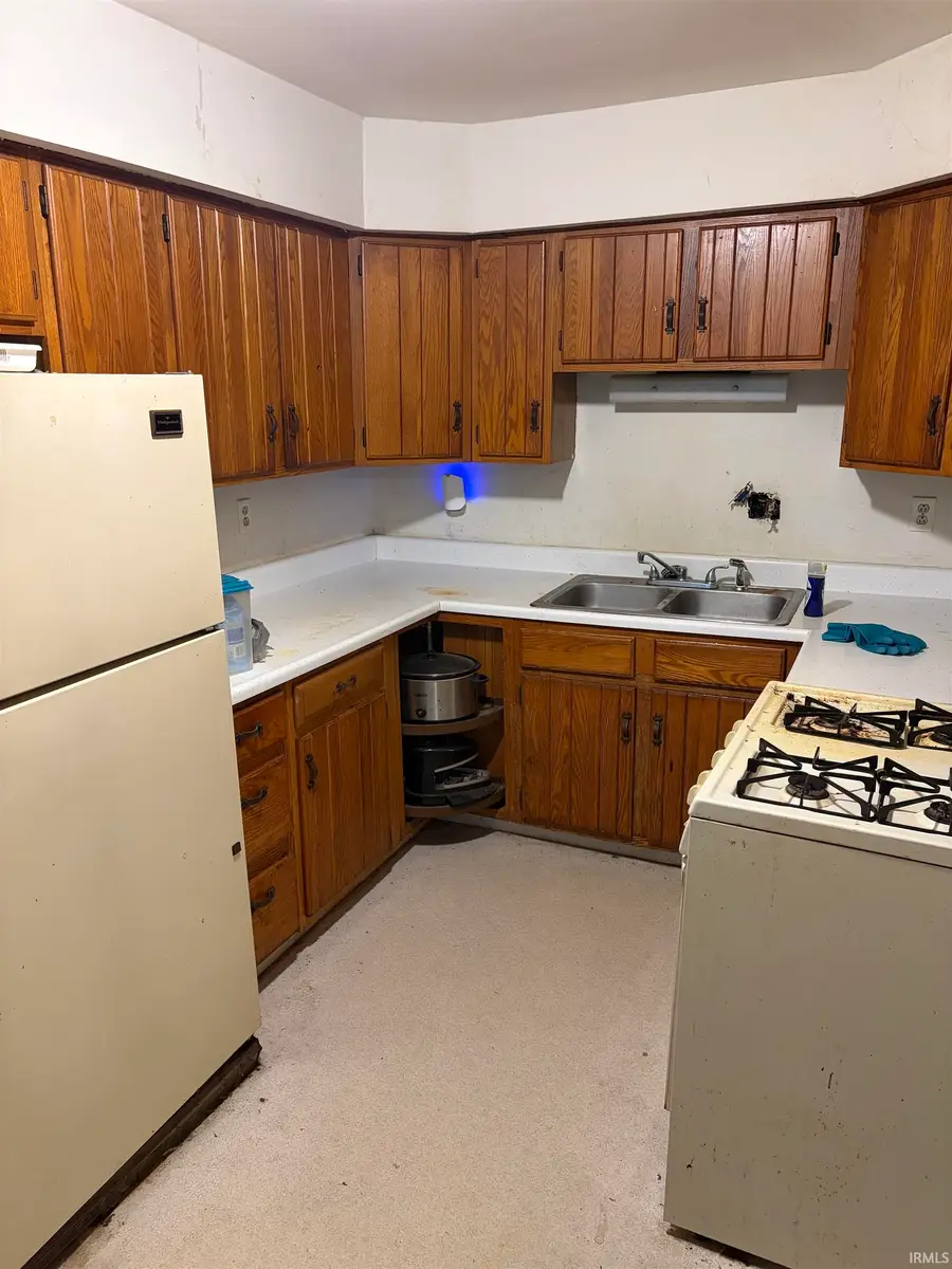 1523 W Marion Avenue, Marion, IN 46952 - #2