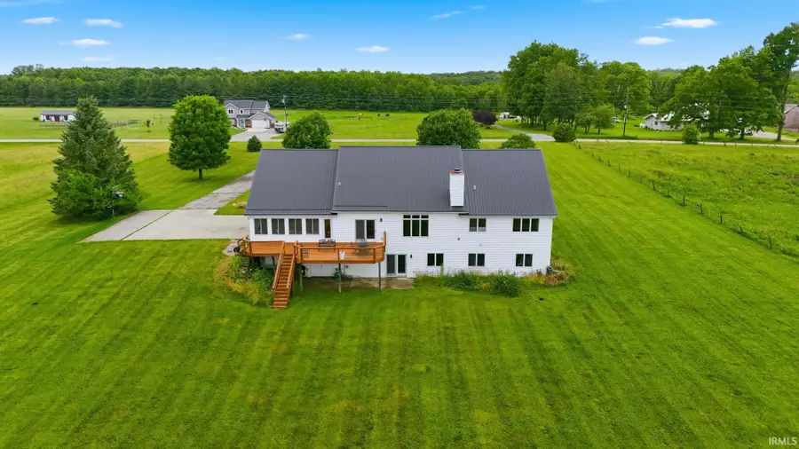 684 N 900 E Road, Pierceton, IN 46562 - #2