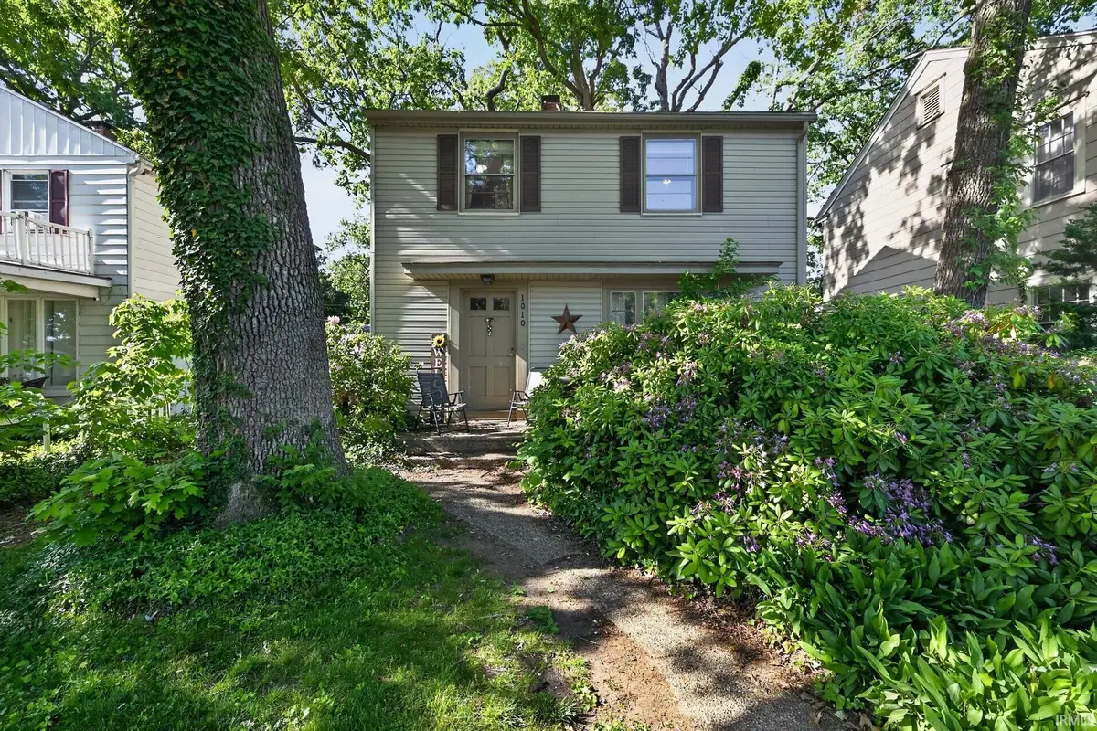 1010 W Lawrence Street, Mishawaka, IN 46545 - #1