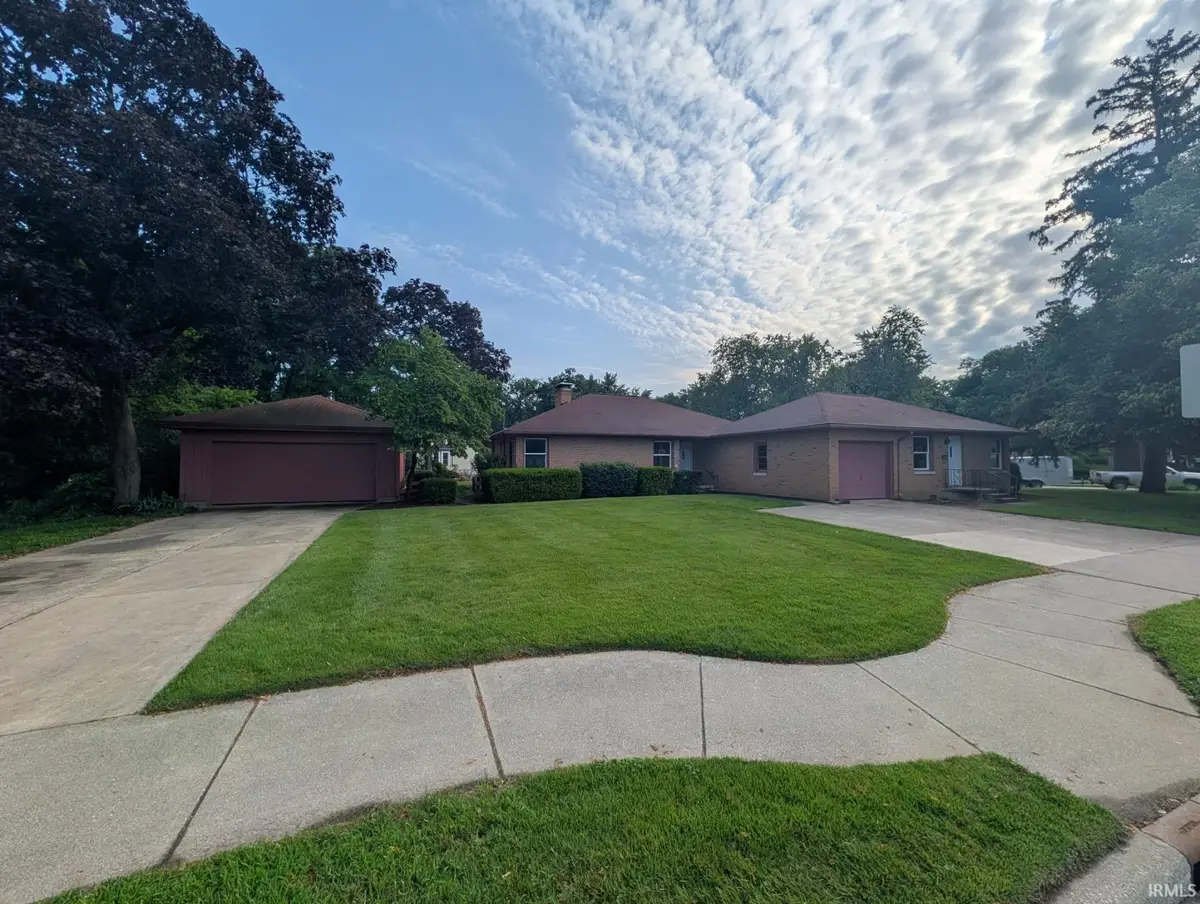 412 W Beardsley Avenue, Elkhart, IN 46514 - #1