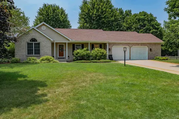 105 S Hunters Ridge Drive, Warsaw, IN 46582