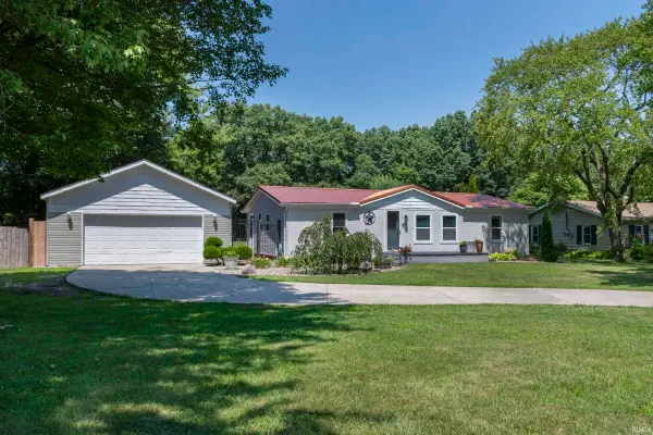 27683 Plainfield Dr., Elkhart, IN 46514