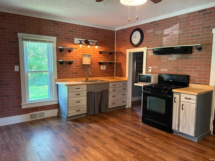 714 E Main Street, Medaryville, IN 47957 - #3