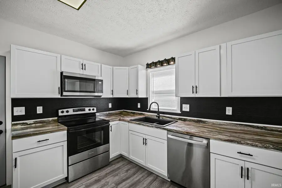 206 E Green Street, Frankfort, IN 46041 - #2