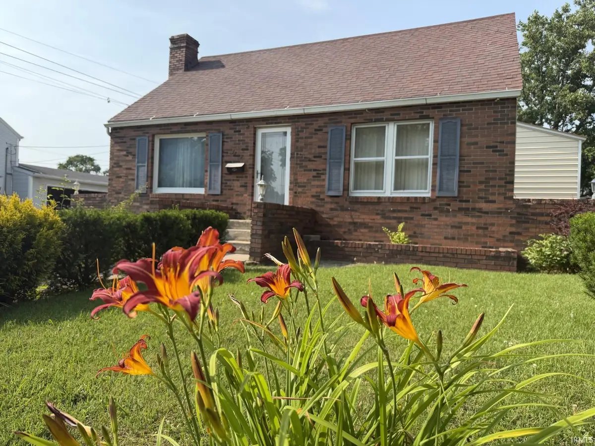 1107 E Douglas Street, Goshen, IN 46526 - #1