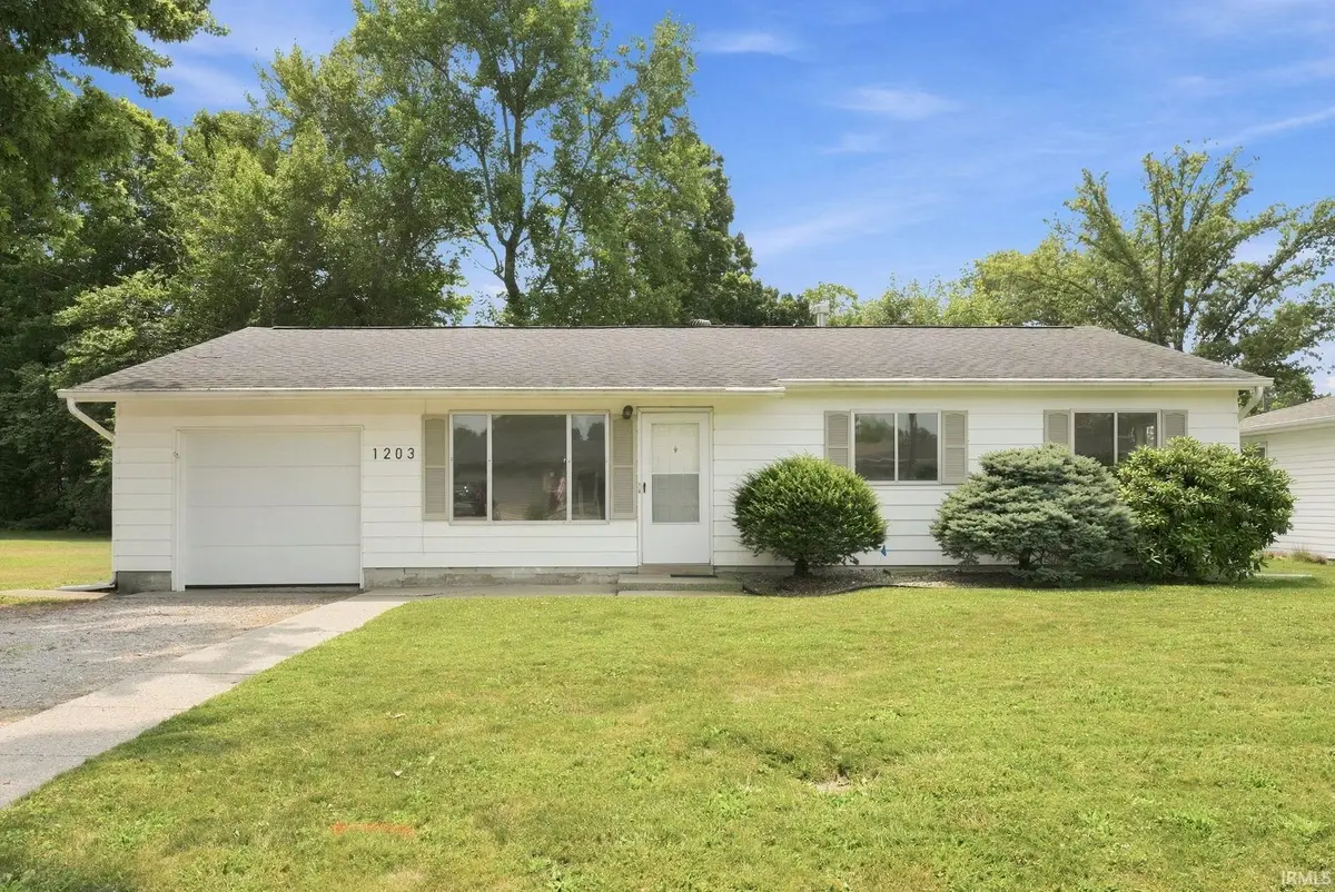1203 Superior Drive, Auburn, IN 46706 - #1