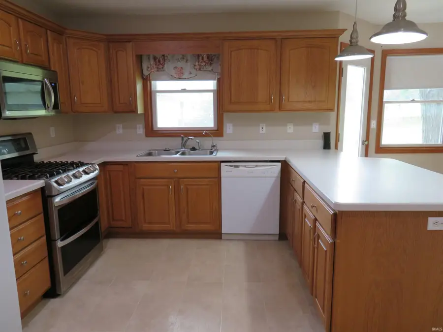 101 Hemsberd Street, Middlebury, IN 46540 - #3