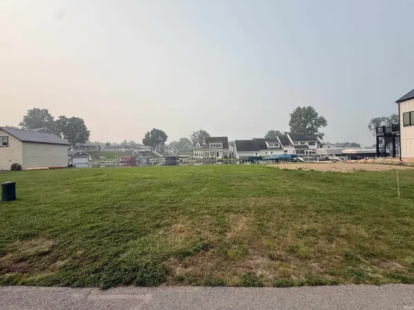 8643 E Smith Drive, Syracuse, IN 46567