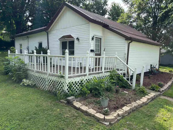 1302 E Sycamore Street, Petersburg, IN 47567