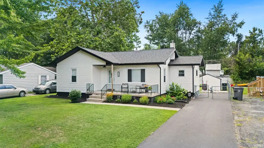 215 E Maple Grove Street, Syracuse, IN 46567 - #2