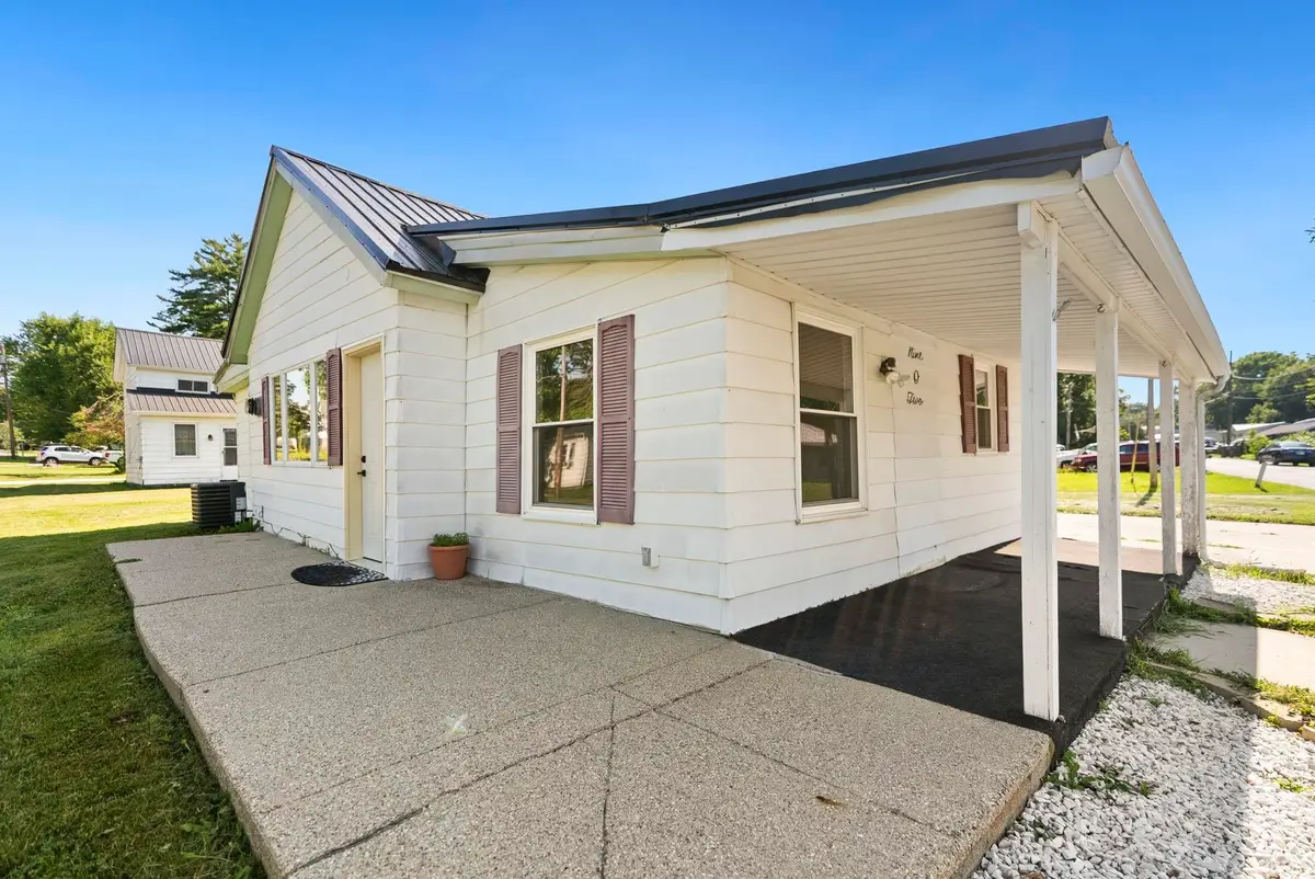 902 N 7th Street, Goshen, IN 46528 - #1