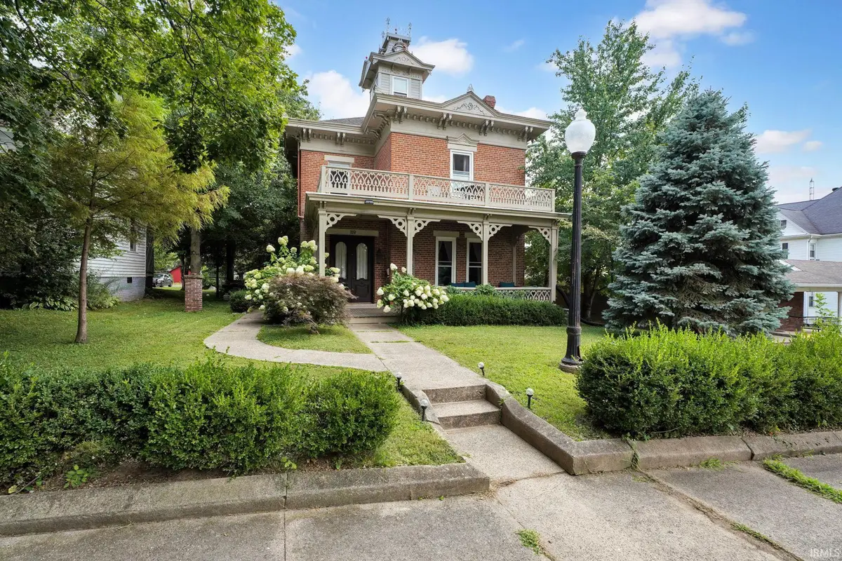 119 W 3rd Street, Mount Carmel, IL 62863 - #1