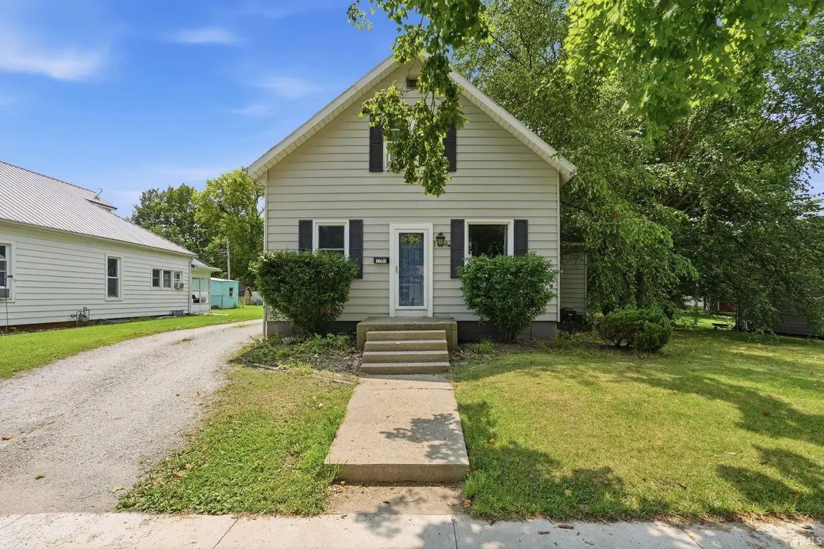 1104 E Ft Wayne Street, Warsaw, IN 46580 - #1