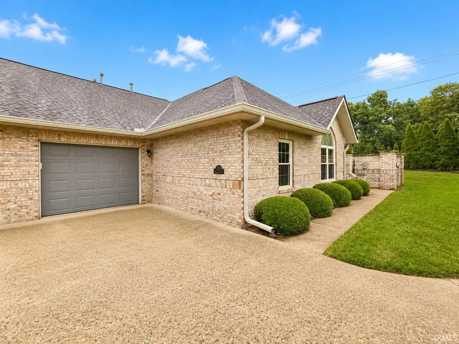 3077 W Applewood Court, Muncie, IN 47304 - #3