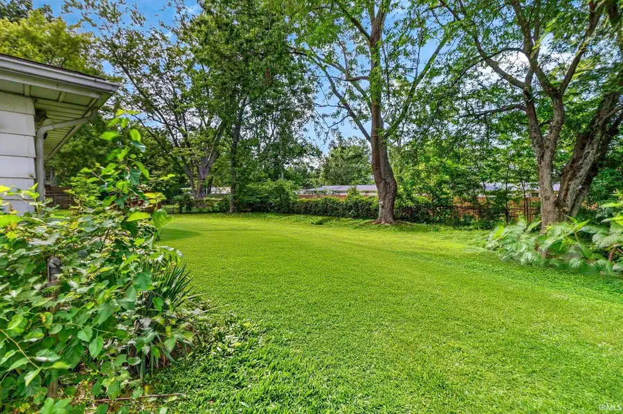 2612 Oakwood Drive, Fort Wayne, IN 46816 - #2