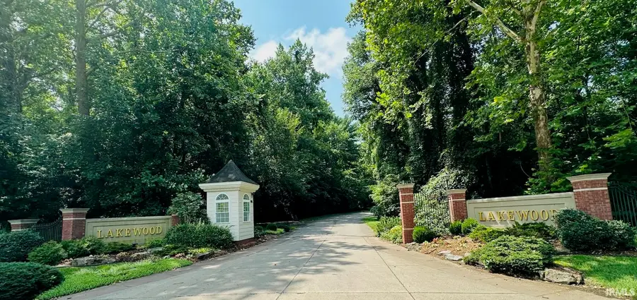 205 Lakewood Drive, Vincennes, IN 47591 - #2