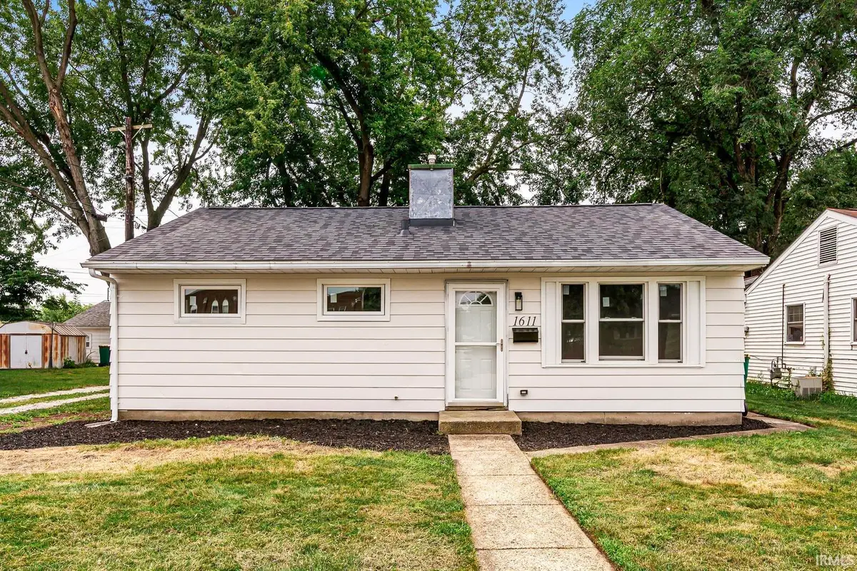 1611 E 4th Street, Mishawaka, IN 46544 - #1