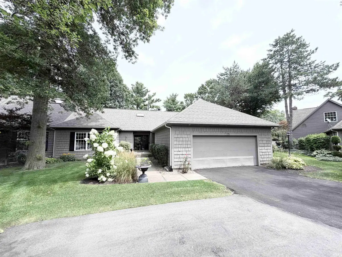 1325 E Erskine Manor Hill Drive, South Bend, IN 46614 - #1