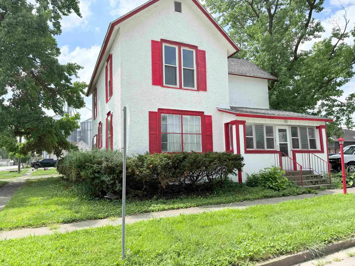 125 E Johnson Street, Wolcott, IN 47995 - #1