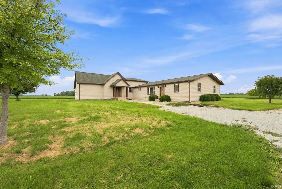 6231 E 600, Gas City, IN 46933 - #1