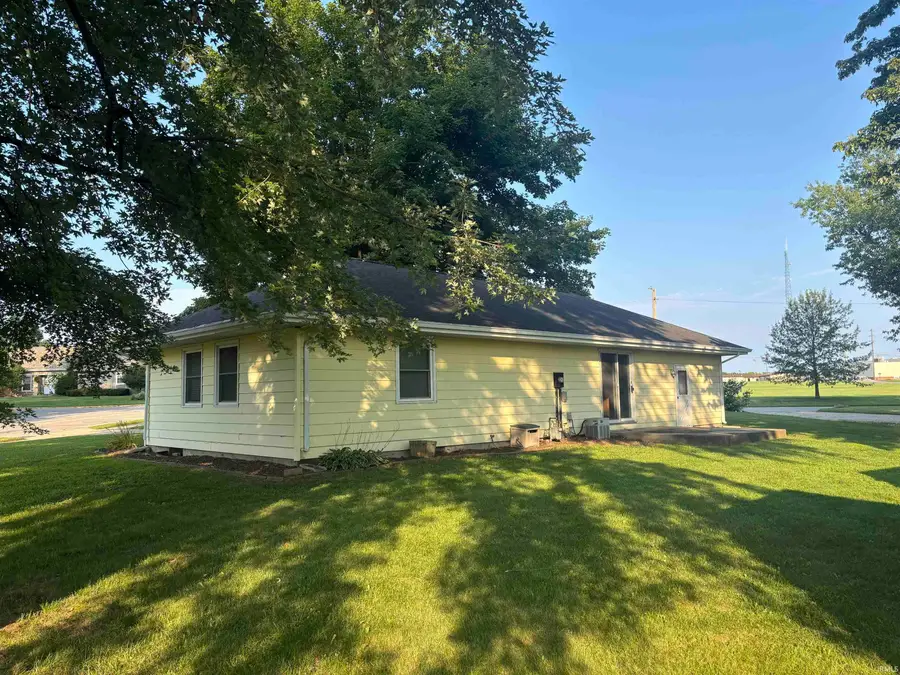 408 W Pickwick Drive, Syracuse, IN 46567 - #2