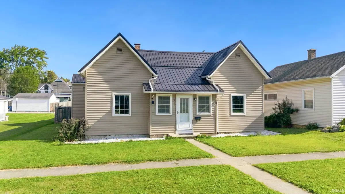 209 E Ohio Street, Bluffton, IN 46714 - #1