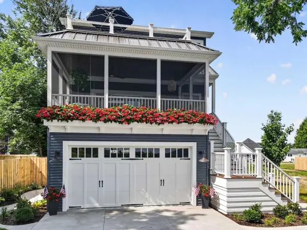 6031 E Pickwick Road, Syracuse, IN 46567
