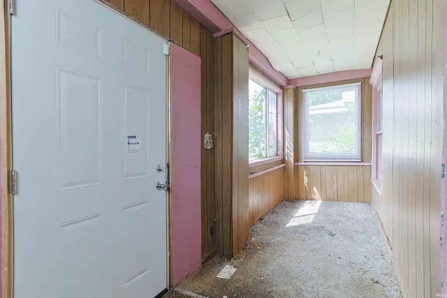 927 E Indiana Avenue, South Bend, IN 46613 - #3
