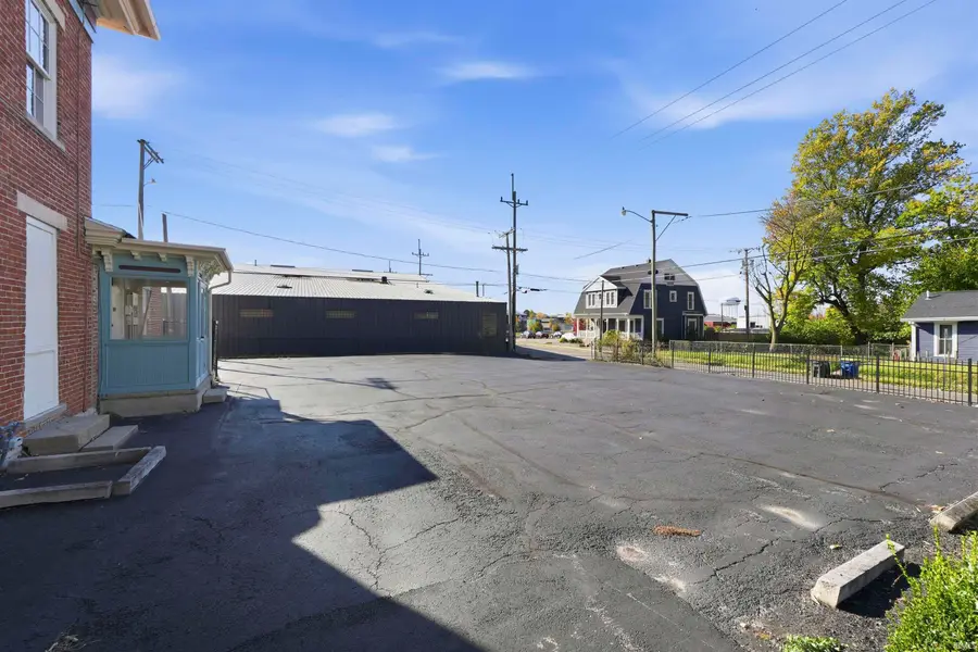 607 E Charles Street, Muncie, IN 47305 - #2