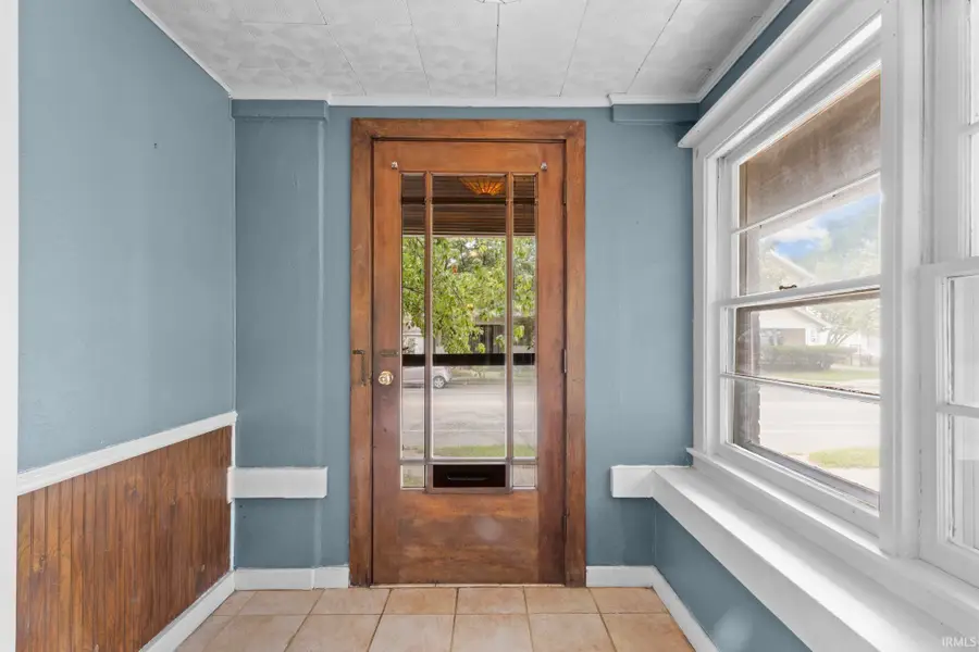 614 W Beardsley Avenue, Elkhart, IN 46514 - #2