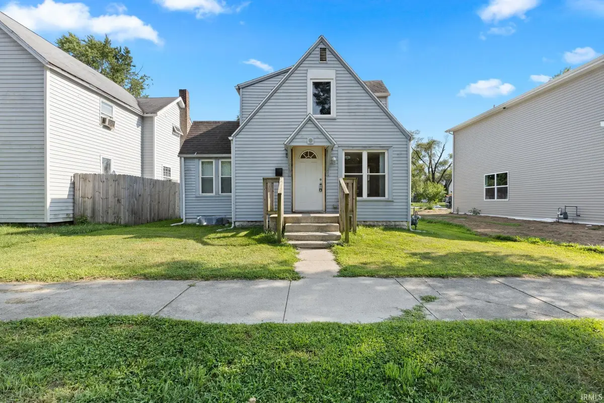 1021 W Wolf Avenue, Elkhart, IN 46516 - #1