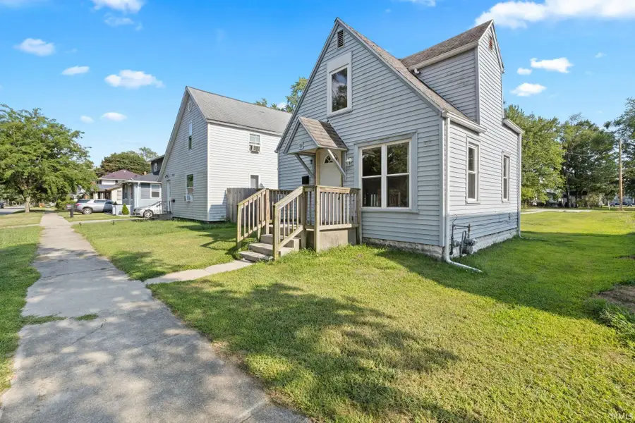 1021 W Wolf Avenue, Elkhart, IN 46516 - #3