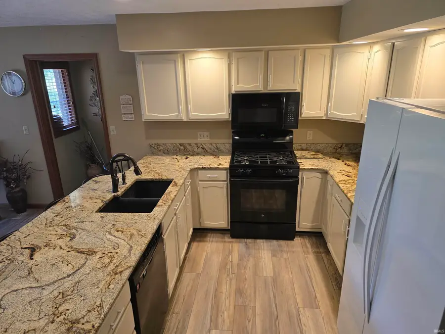 827 Foxbriar Lane, Goshen, IN 46526 - #3