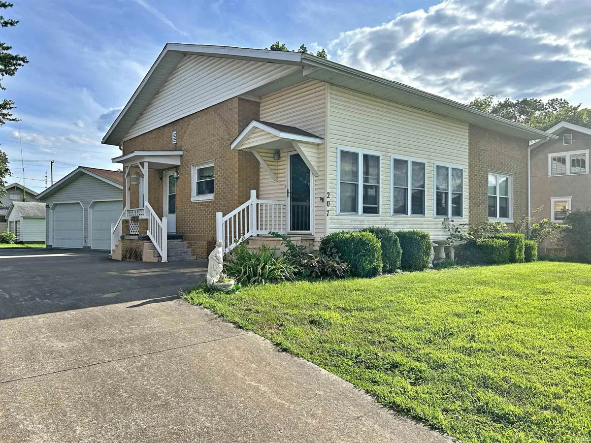 207 W Walnut Street, Washington, IN 47501 - #1
