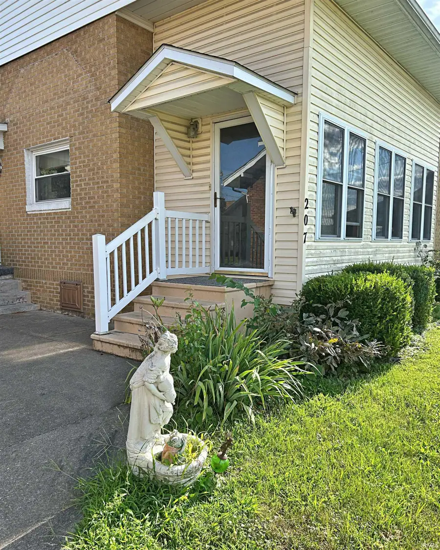 207 W Walnut Street, Washington, IN 47501 - #2