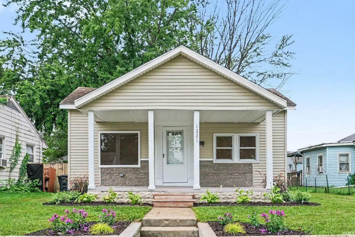 1221 S 32nd Street, South Bend, IN 46615 - #1