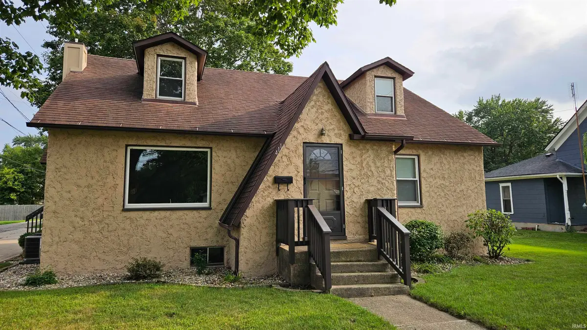 411 W 15th Street, Auburn, IN 46706 - #1
