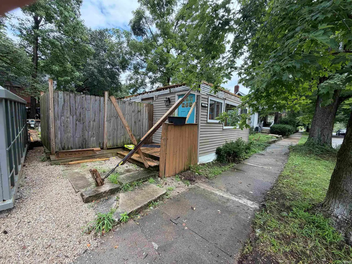 618 W Howe Street, Bloomington, IN 47403 - #1