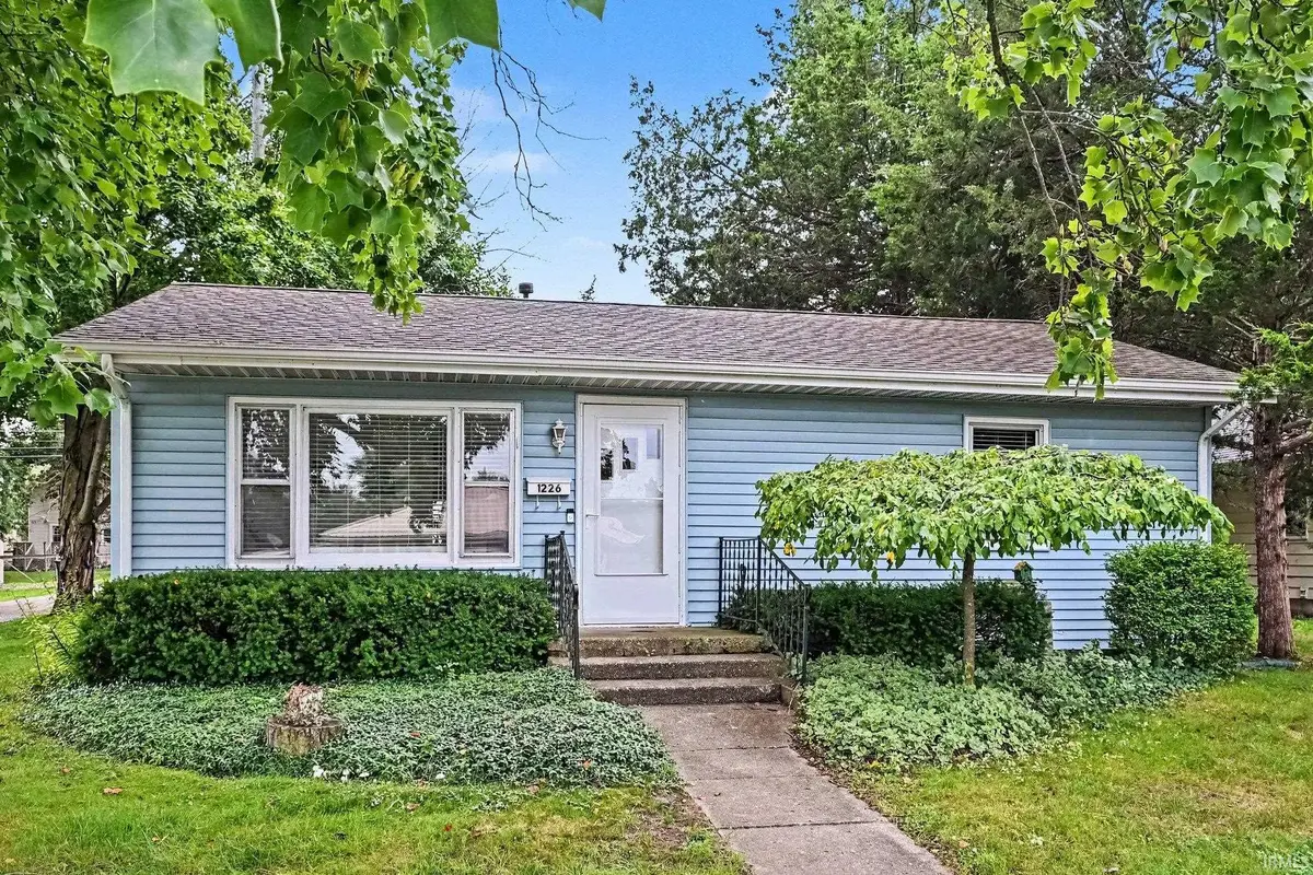 1226 E Clark Street, Warsaw, IN 46580 - #1