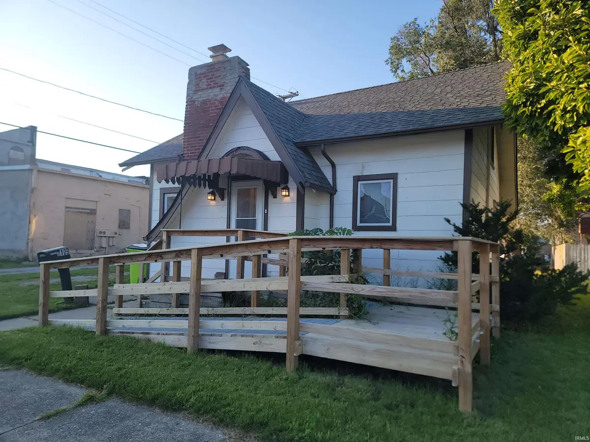 109 E Oak Street, Butler, IN 46721 - #1