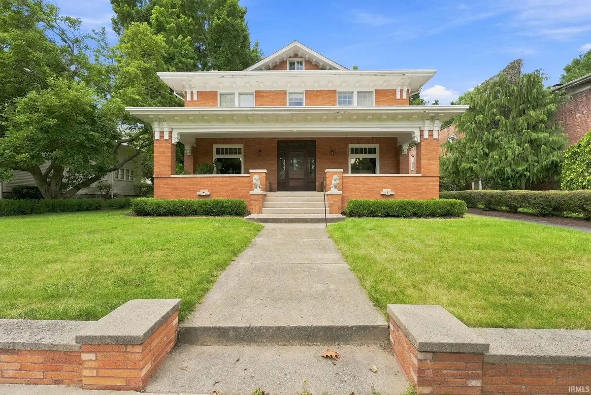 418 S Wayne Street, Angola, IN 46703 - #1