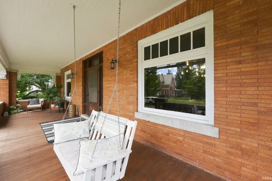 418 S Wayne Street, Angola, IN 46703 - #2
