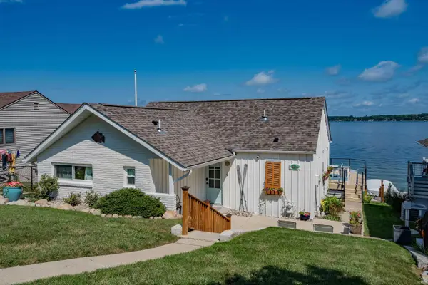 824 South Clear Lake Drive, Fremont, IN 46737