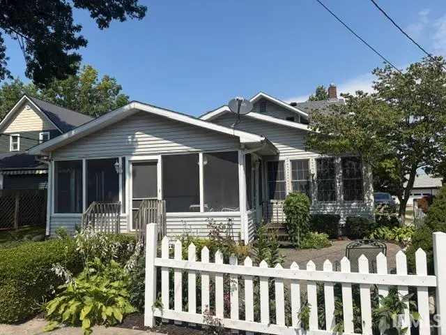 207 W Berry Street, Middlebury, IN 46540 - #3