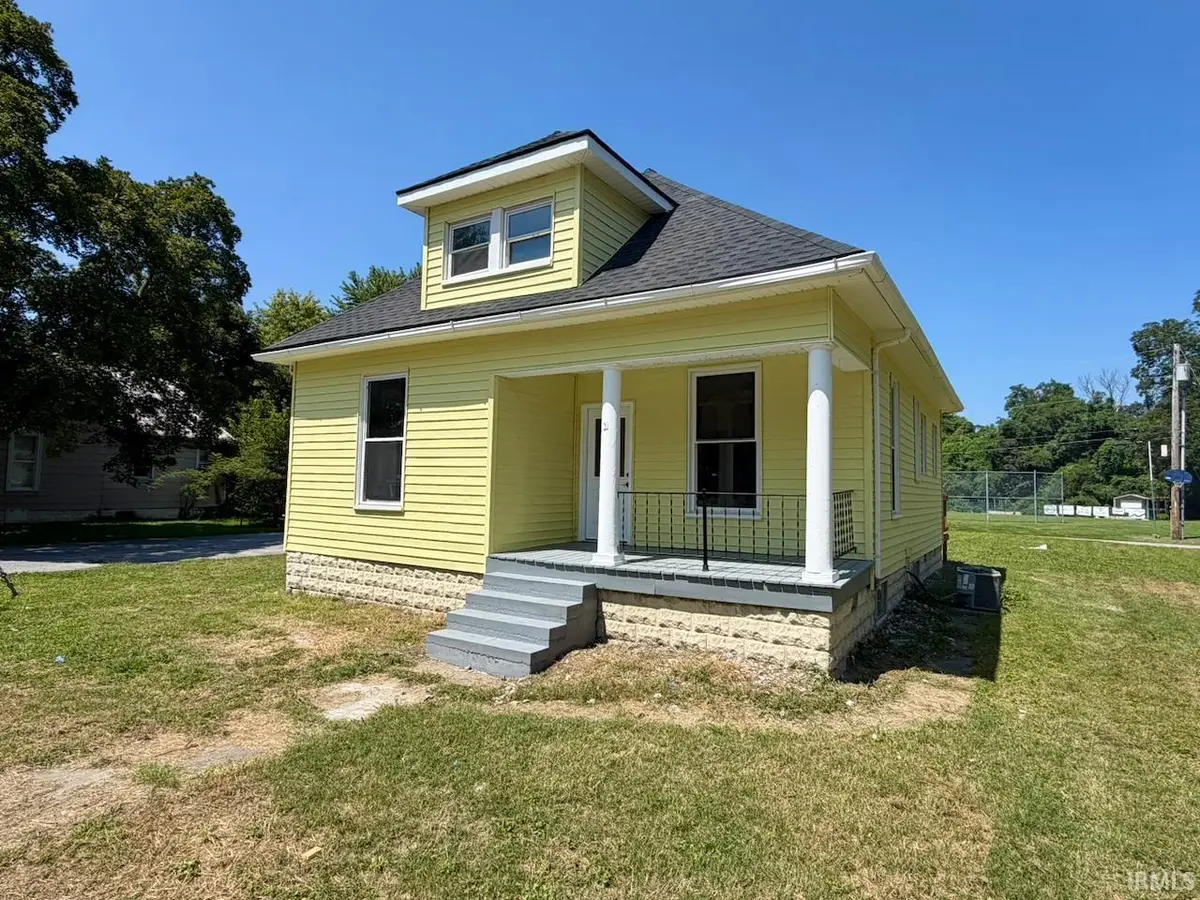631 W 8th Street, Mount Vernon, IN 47620 - #1