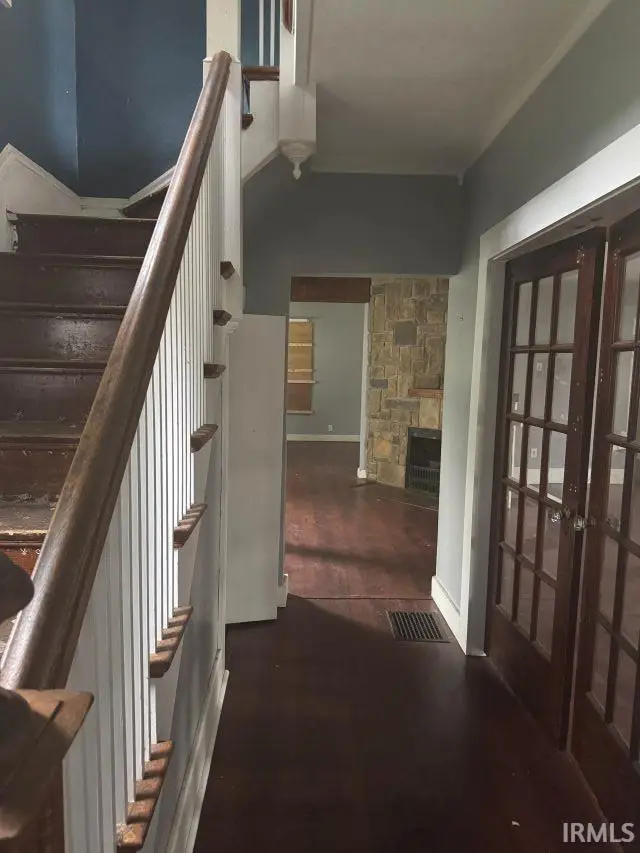 916 E Beardsley Avenue, Elkhart, IN 46514 - #2