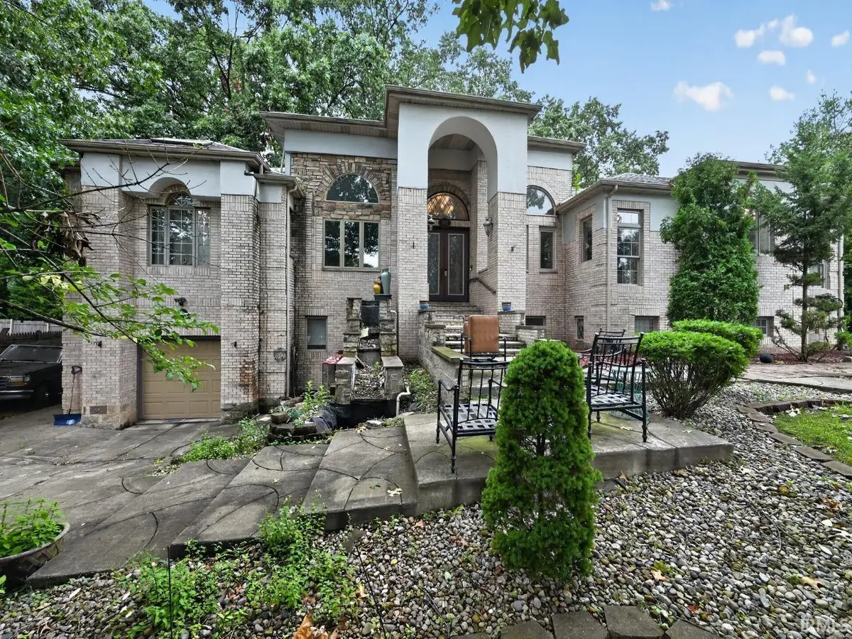 1925 Corby Boulevard, South Bend, IN 46617 - #1