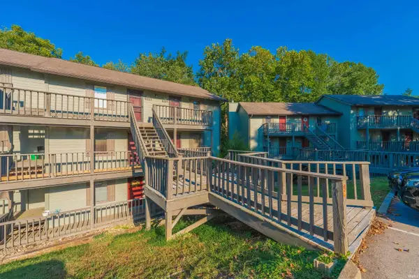 9245 S Pointe Retreat Drive, Bloomington, IN 47401